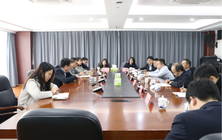 中國民生銀行南昌分行黨委書記、行長陳風(fēng)云一行到集團座談交流